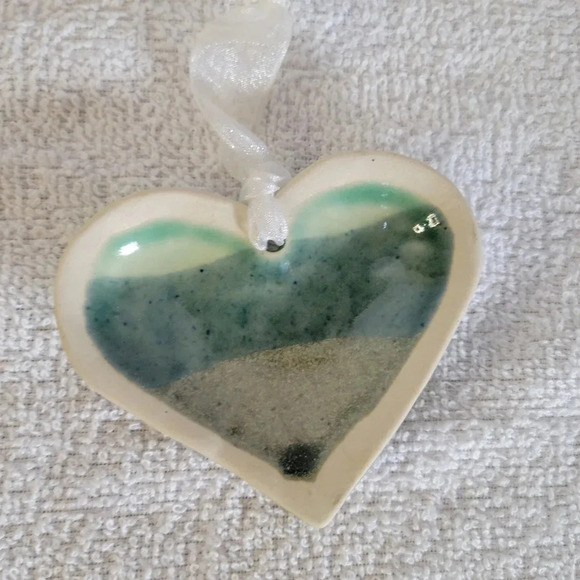 Ceramic Green Heart Ornament with flowers Decoration Window Tree - Picture 4 of 5